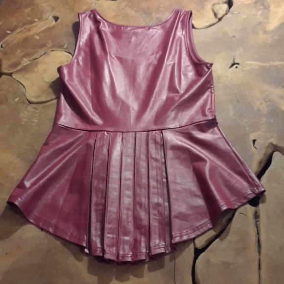 Sleeveless Top - Picture 2 of 2